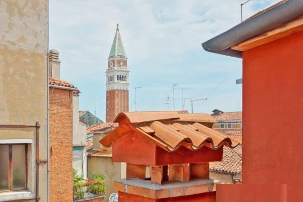 On The Roofs To Piazza San Marco - Venedig